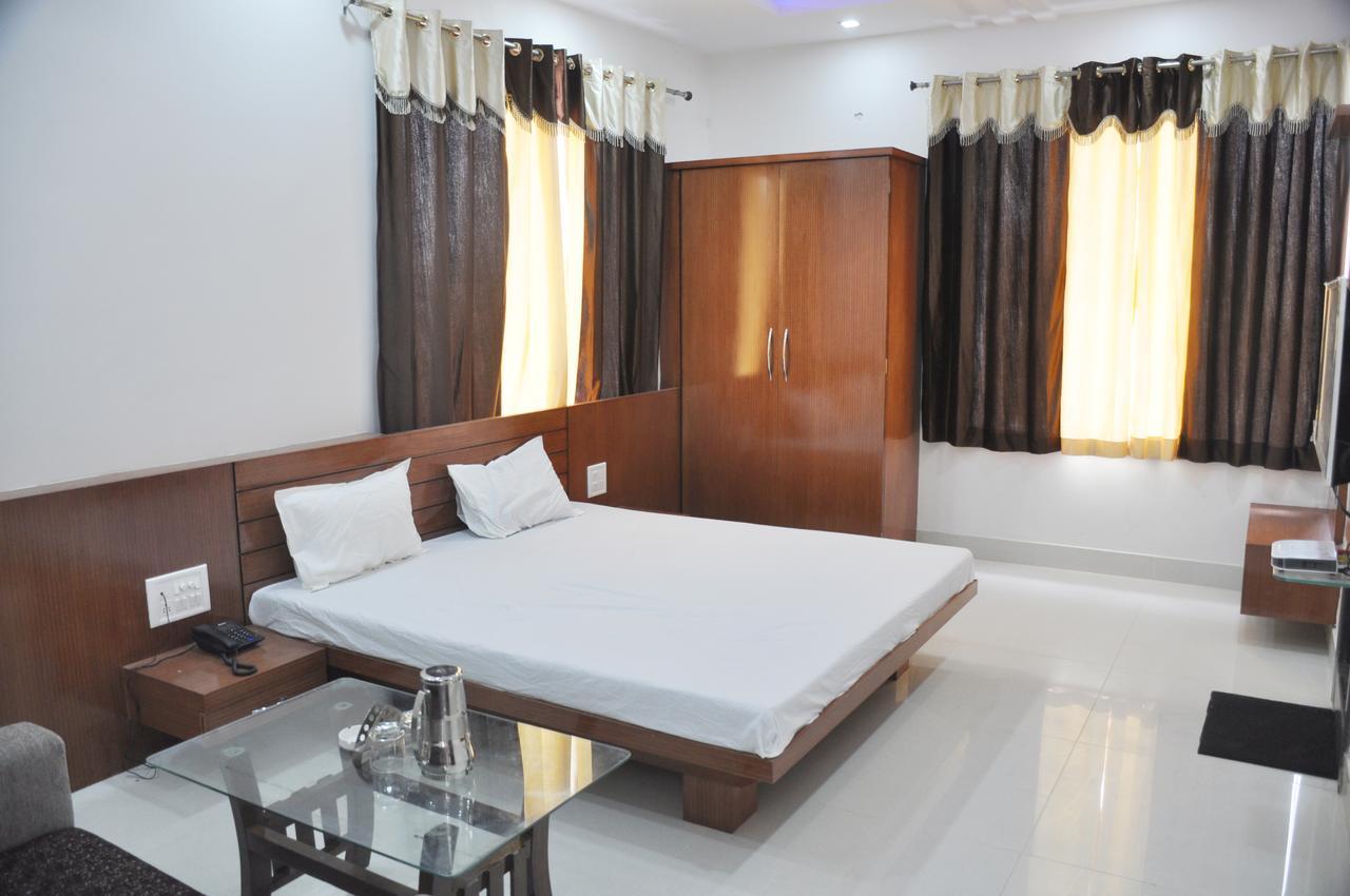 Hotel Rk Residency Satna Kültér fotó
